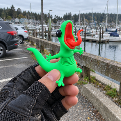 🦎🏍️ Roadside Lizard Buddy – Car & Motorcycle Decor