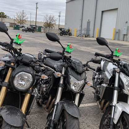 🦎🏍️ Roadside Lizard Buddy – Car & Motorcycle Decor